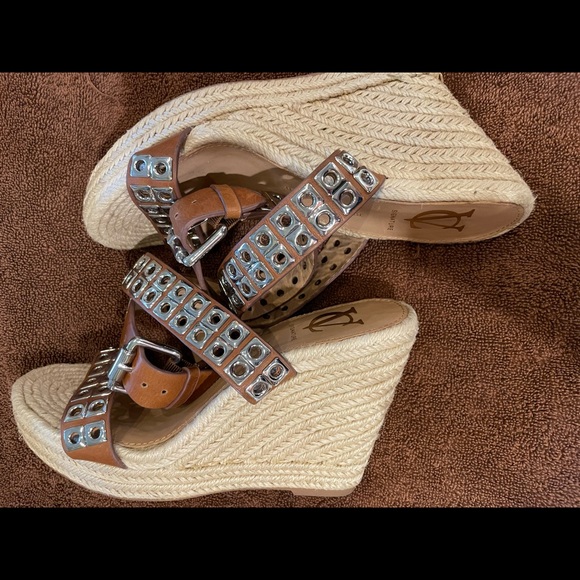 Vince Camuto Signature Leather Sandal 8 - Picture 2 of 7